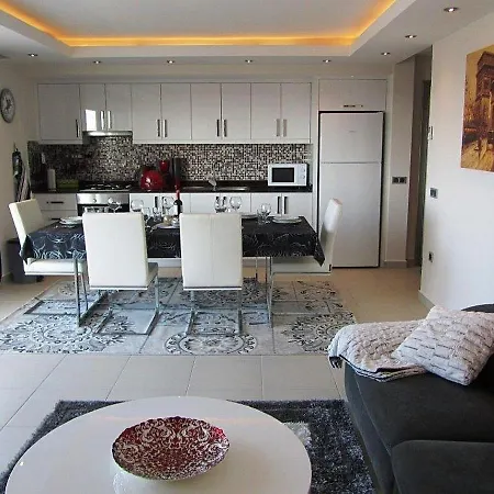 Tropical Gardens E 7 Spacious Duplex 4 Bed Home アパート