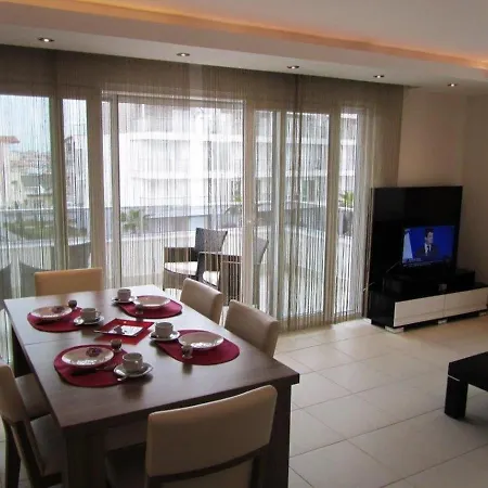 Tropical Gardens E 7 Spacious Duplex 4 Bed Home * シダ