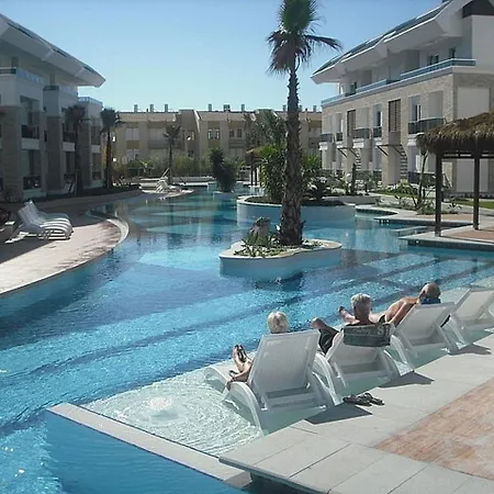 Tropical Gardens E 7 Spacious Duplex 4 Bed Home アパート