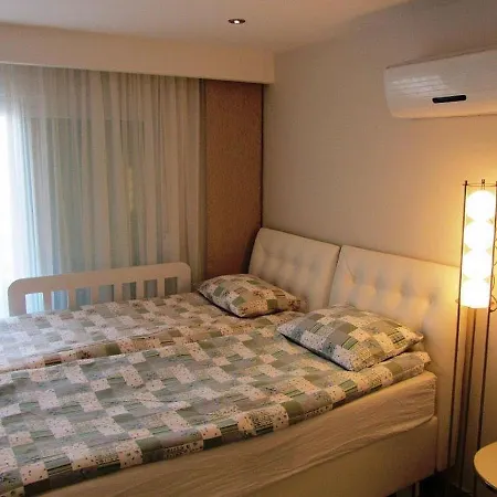Tropical Gardens E 7 Spacious Duplex 4 Bed Home